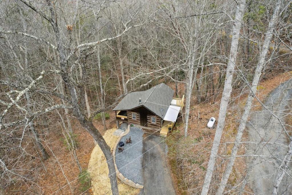 Boozy Bear Bungalow Romantic Cabin 5 Mins 2 Downtown With Hot Tub And Fire Pit Gatlinburg Exterior photo